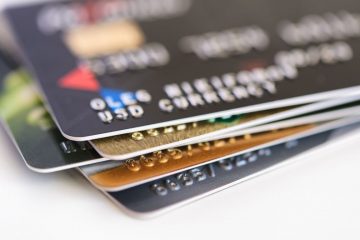 carte prepagate con numeri in rilievo